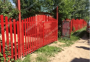 Забор евроштакетник горокой в Брянске цвет рубин